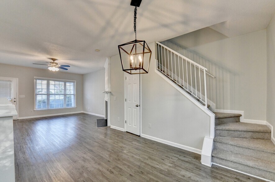 Building Photo - 3415 Oxwell Dr