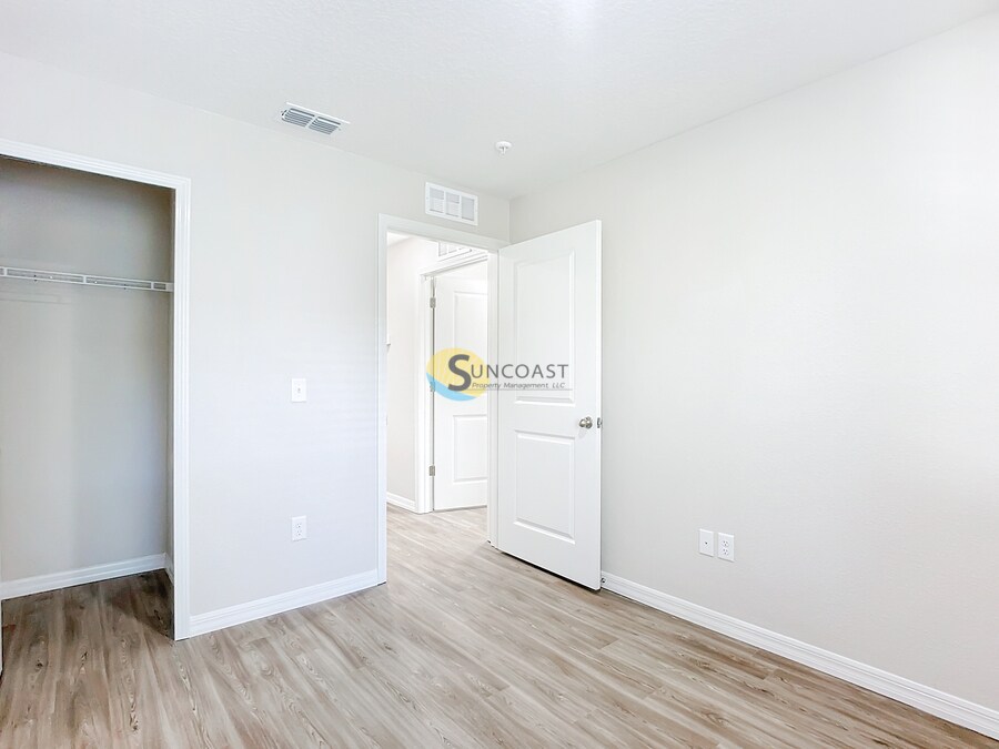 Building Photo - 11470 Oakfield Ct