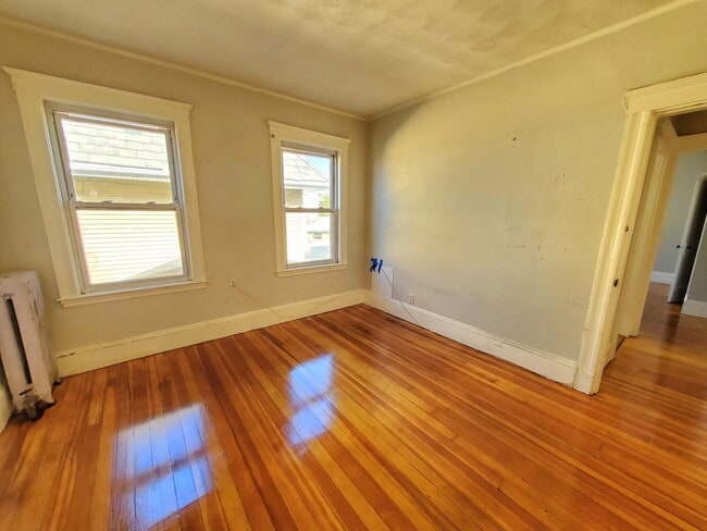 Building Photo - 623 Fellsway