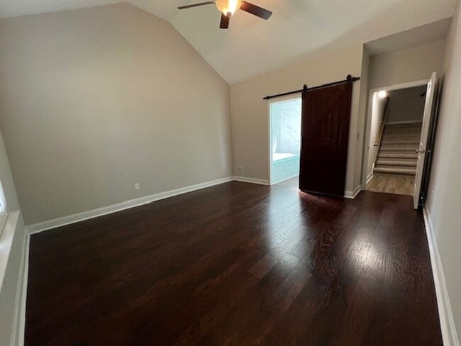 Building Photo - 4 Bedroom, 2 Bath Home in Elias Station
