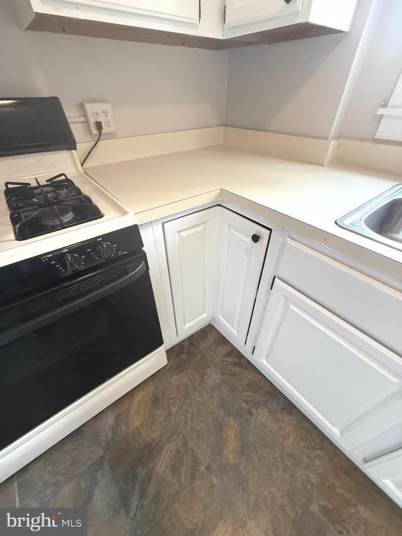 Building Photo - 3254 Valley Dr