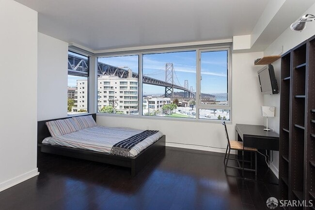 Building Photo - 501 Beale St