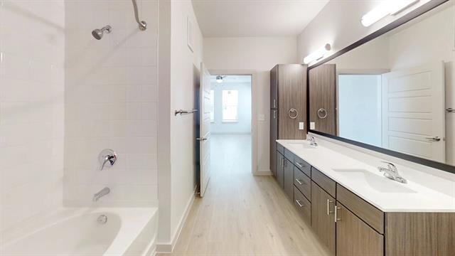 Building Photo - 320 Goll St