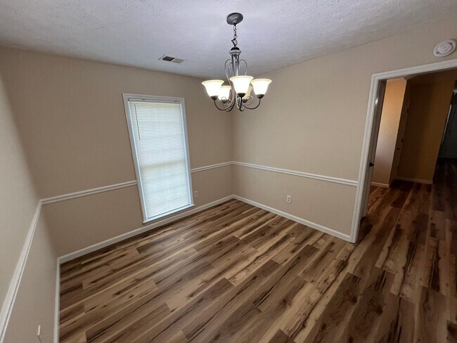 Building Photo - Hidden Gem in Holiday Park Subdivision!