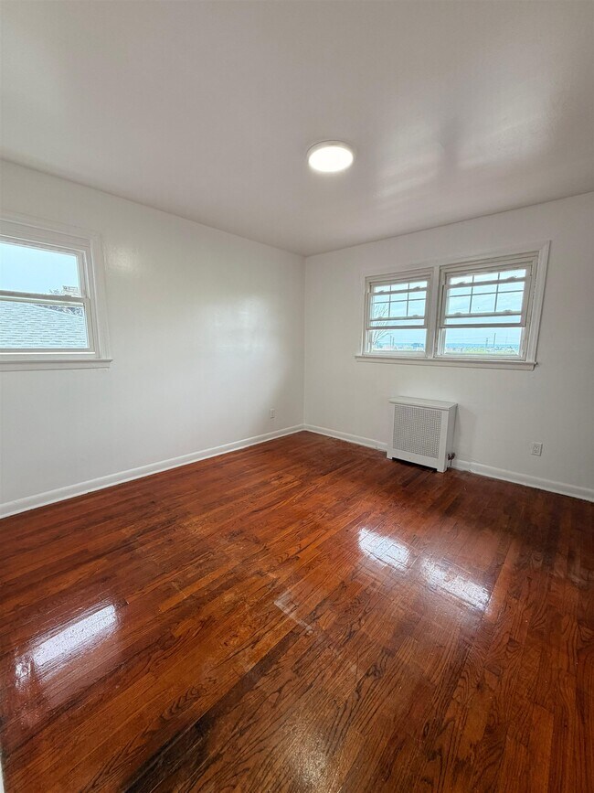 Building Photo - 5215 Meadowview Ave