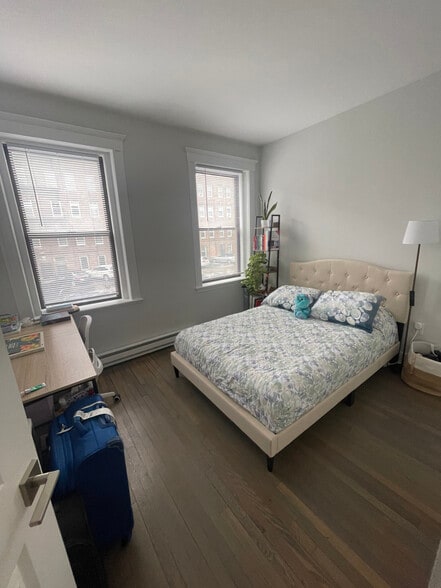 Building Photo - 81 Park Dr