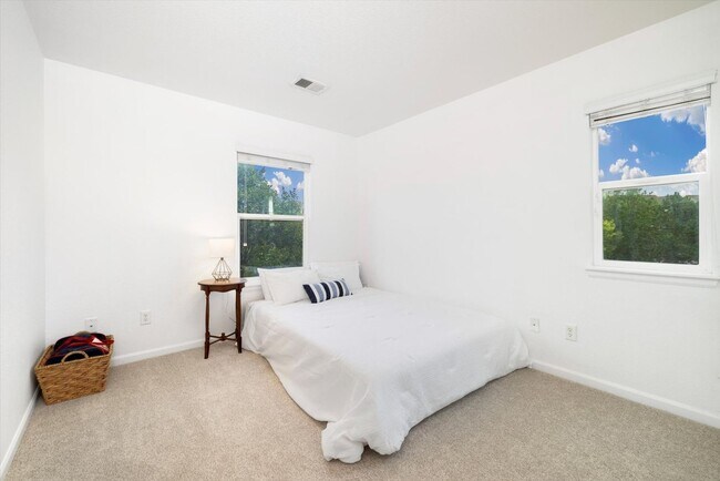 Building Photo - 3 Bed 3 Bath Castle Rock Townhome!