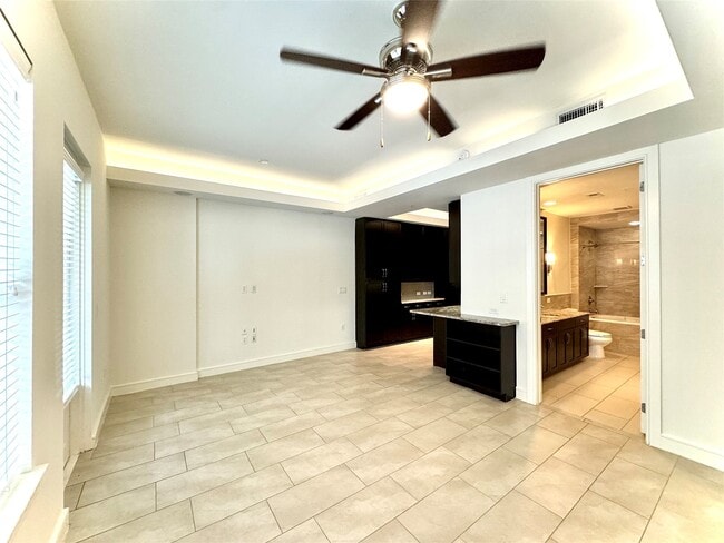 Building Photo - 2303 Mid Ln
