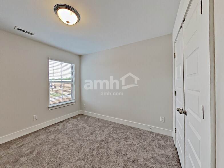 Building Photo - 5133 Jack Byrnes Dr