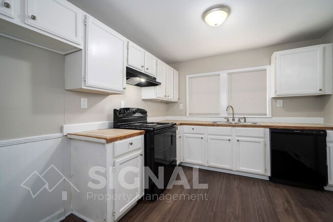 Building Photo - 912 2nd Ave