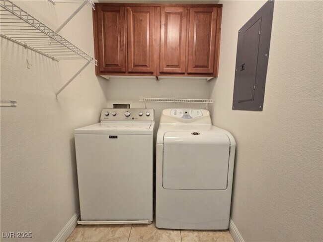 Building Photo - 9133 Goose Lake Way