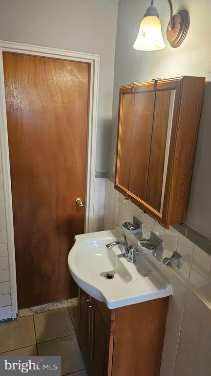 Building Photo - 6007 Bingham St