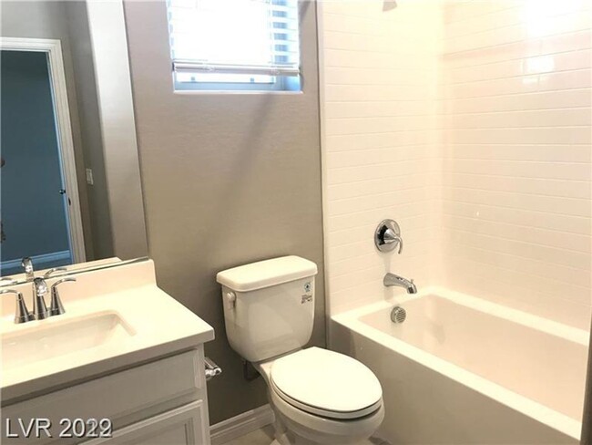 Building Photo - Smart Home. Henderson Beauty In Gated Comm...