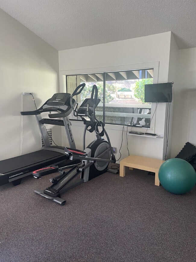 Building Photo - "Modern 1 Bed Condo in Prime Walnut Creek ...