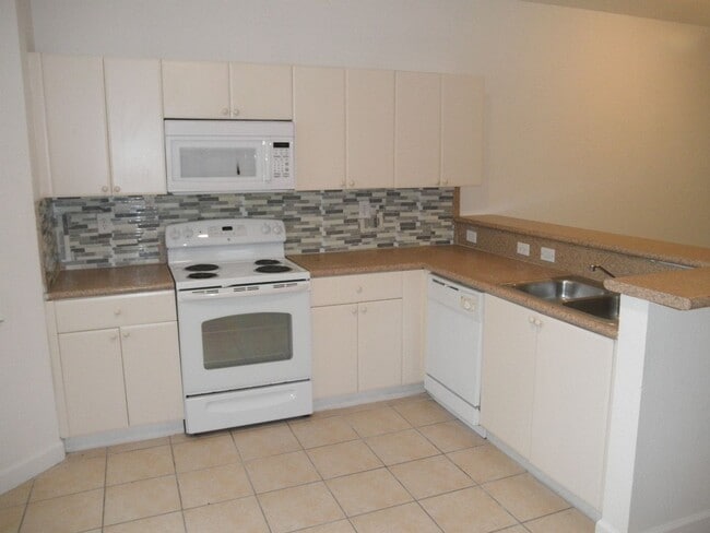 Building Photo - Shoma Townhomes