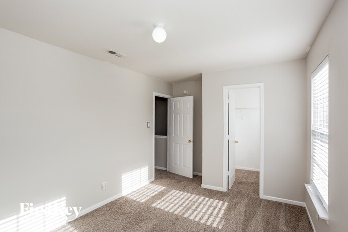 Building Photo - 10074 Golden Dr