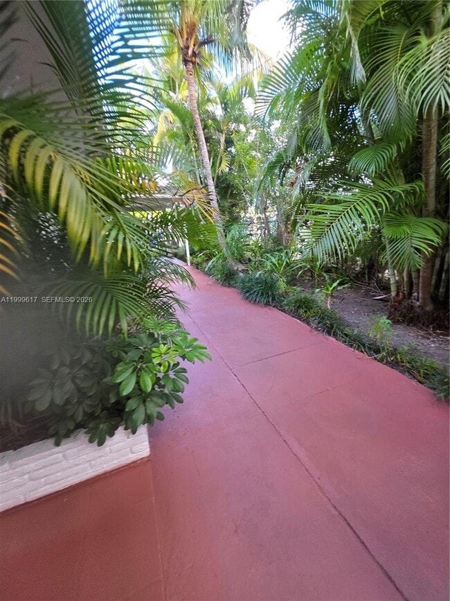 Building Photo - 2832 SW 37th Ave