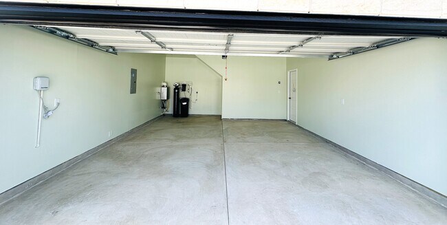 Building Photo - 612 Rustic Grv