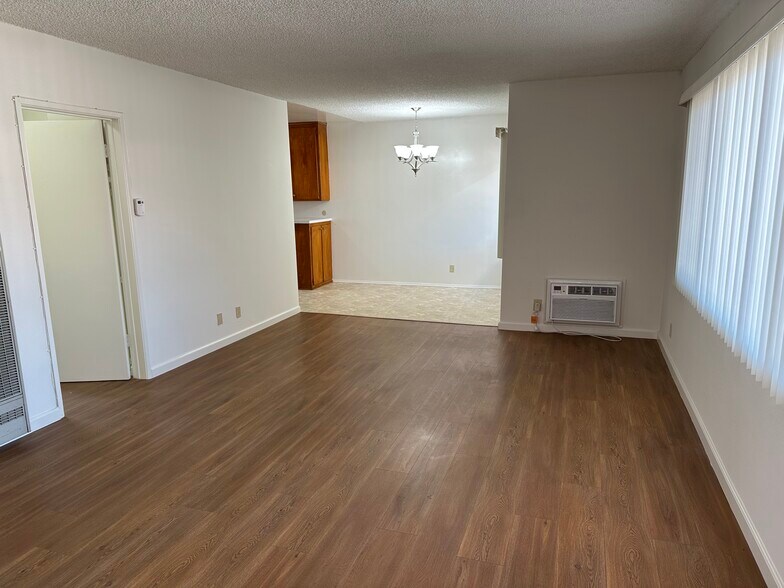 Building Photo - 1009 N Hayworth Ave