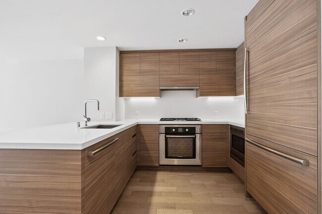 Building Photo - Stellar Denny Triangle Luxury Condo