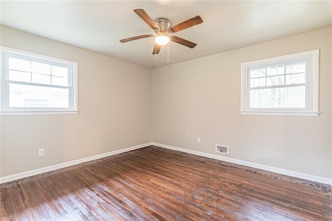 Building Photo - 149 Meadow Park Ln SW