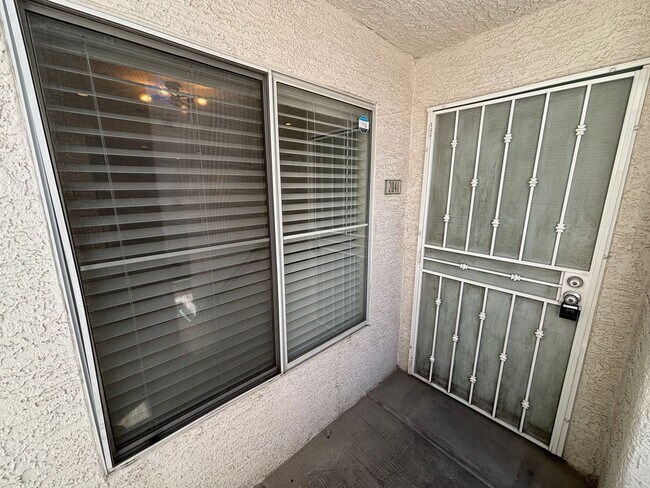Building Photo - Beautiful 2Bed/2Bath 2nd floor condo located in the Highgate Condos gated community In Summerlin