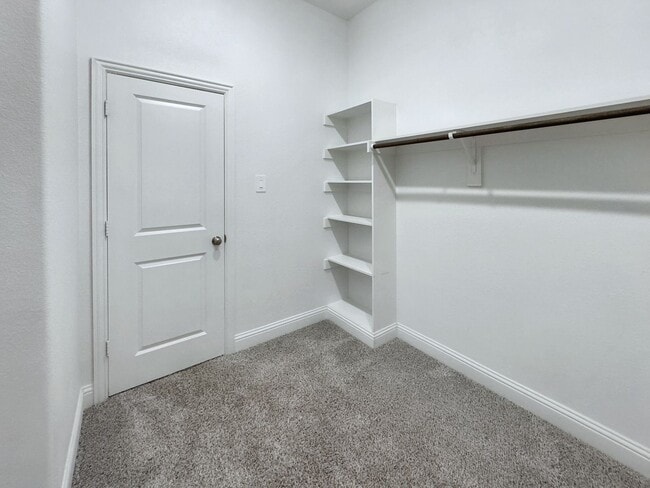 Building Photo - Gorgeous 4-Bedroom Home in Woodbridge Esta...