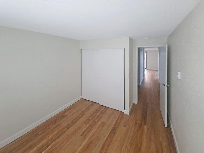 Building Photo - View of Renton Valley 2b/1.5ba Condo ***COMING SOON***