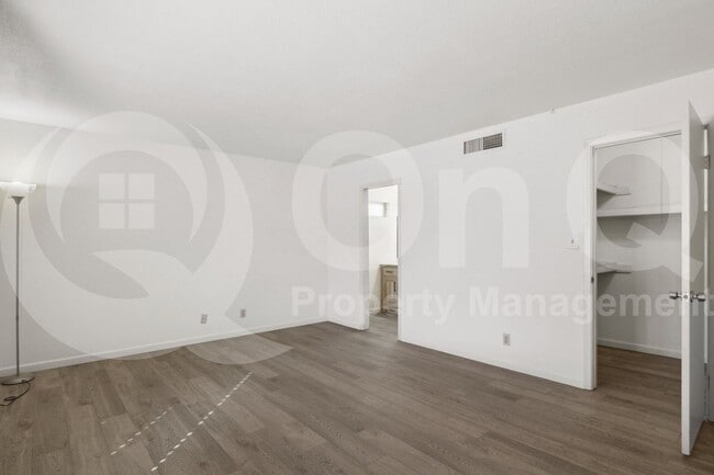 Building Photo - 9300 E Kalil Dr