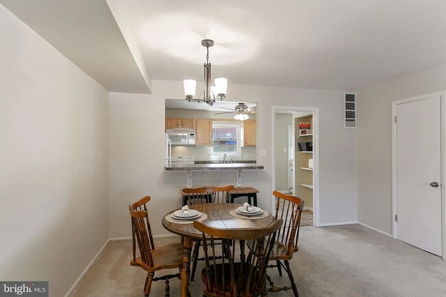 Building Photo - 933 Elm Rd