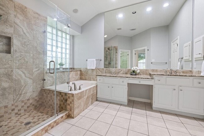 Building Photo - 10117 Coleus Cove