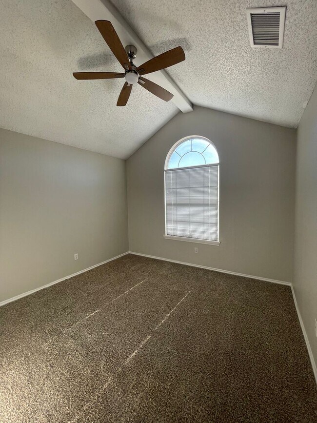 Building Photo - 2214 97th St