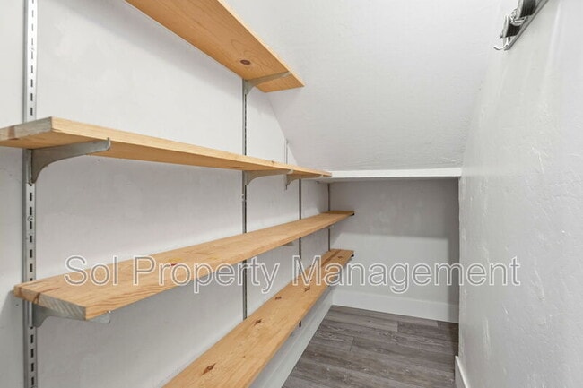 Building Photo - 15120 Venetian Way