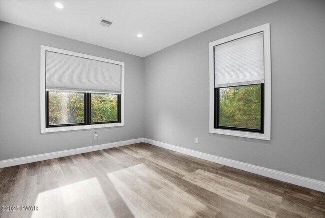 Building Photo - 159 Knapp Rd