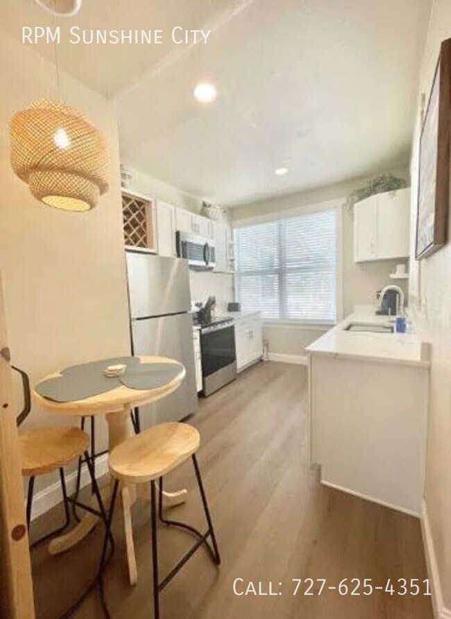 Building Photo - 7700 Boca Ciega Dr