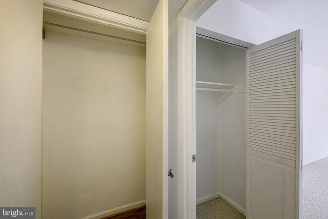 Building Photo - 1403 E Abingdon Dr