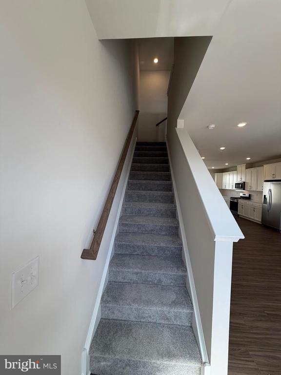 Building Photo - 33 E Front St