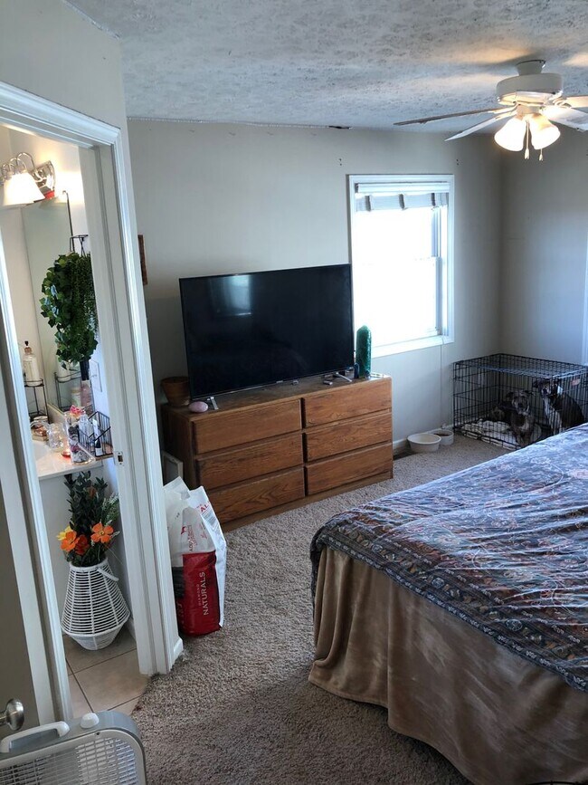 Building Photo - 2 Bdrm Avail July 2026;  $1,800 monthly