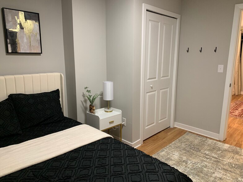 Building Photo - 2556 Germantown Ave