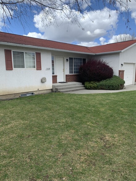 Building Photo - 3418 E 57th Ave