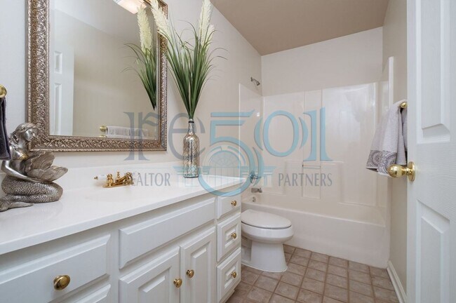 Building Photo - *Coming Available in October* Pride of ownership shines in this convenient Midtown, 2 BR & 2.5 BA...
