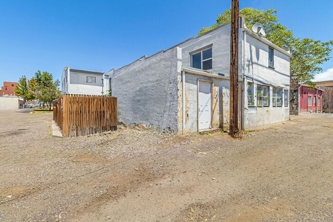 Building Photo - Urban Style Meets Everyday Comfort — Spaci...