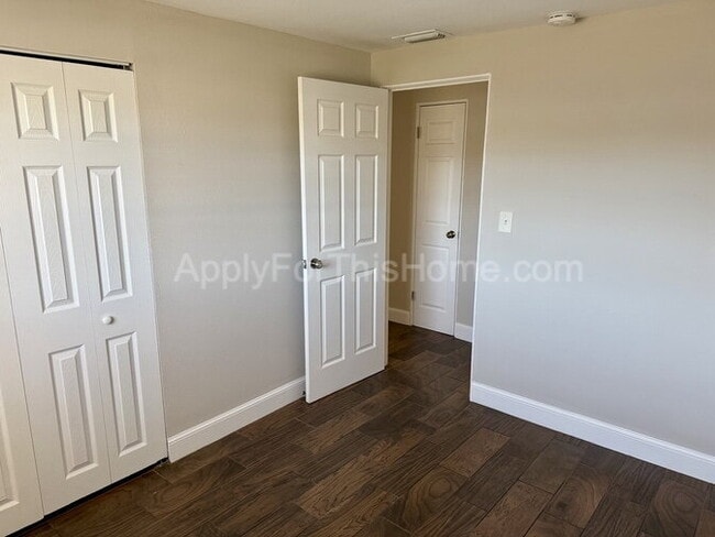 Building Photo - Single Family Home