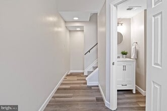 Building Photo - 689 Clearview Ave