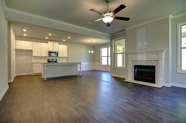 Building Photo - 7731 Silk Tree Pointe