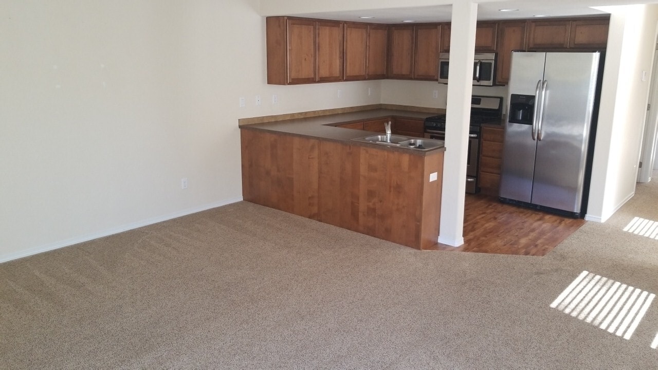 Building Photo - 1041 Alturas Dr