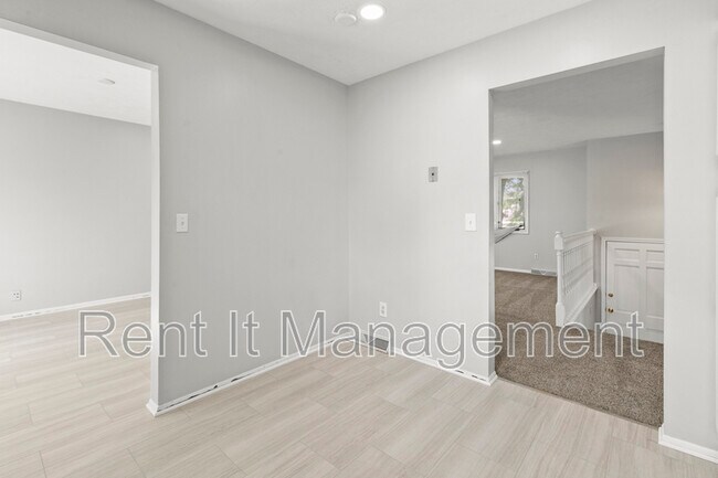 Building Photo - 12865 Valley St