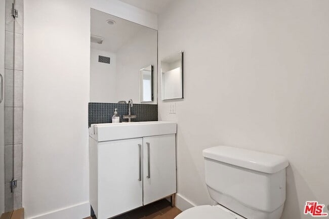 Building Photo - 7250 Franklin Ave