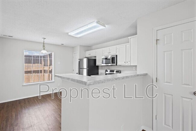 Building Photo - 807 Barrington Woods Cove
