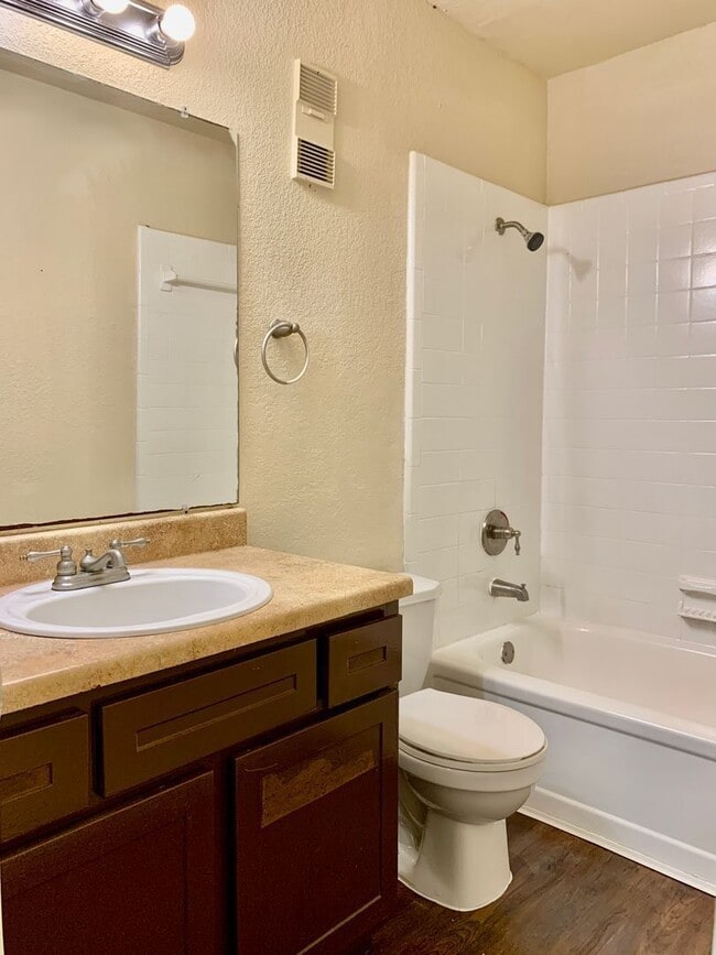 Building Photo - 8100 Creekbend Dr